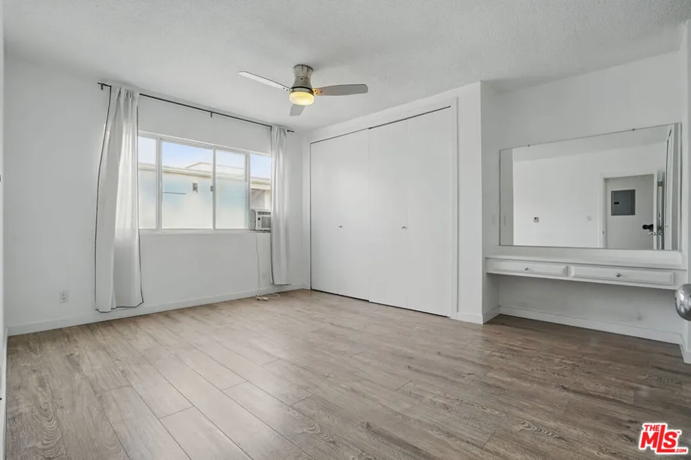 930 3rd Street #303 Santa Monica, CA 90403