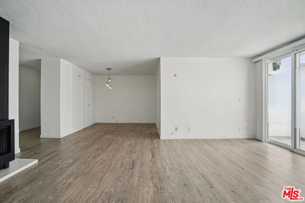 930 3rd Street #303 Santa Monica, CA 90403