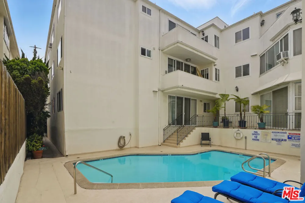 930 3rd Street #303 Santa Monica, CA 90403