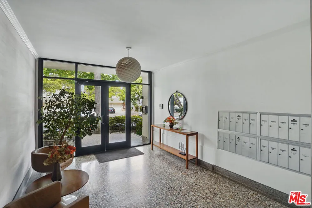 930 3rd Street #303 Santa Monica, CA 90403