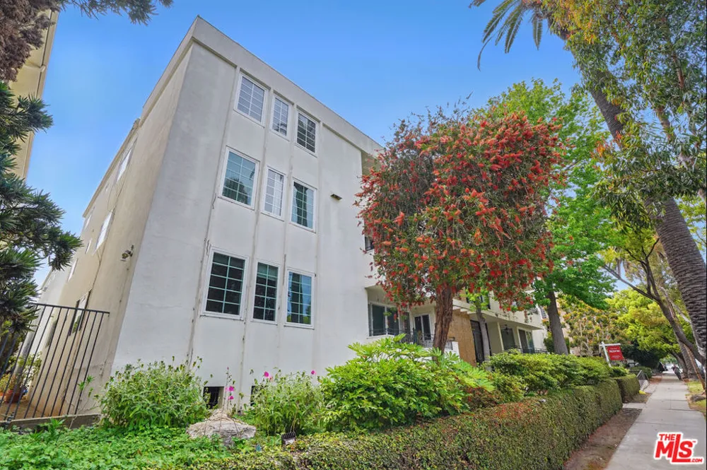 930 3rd Street #303 Santa Monica, CA 90403