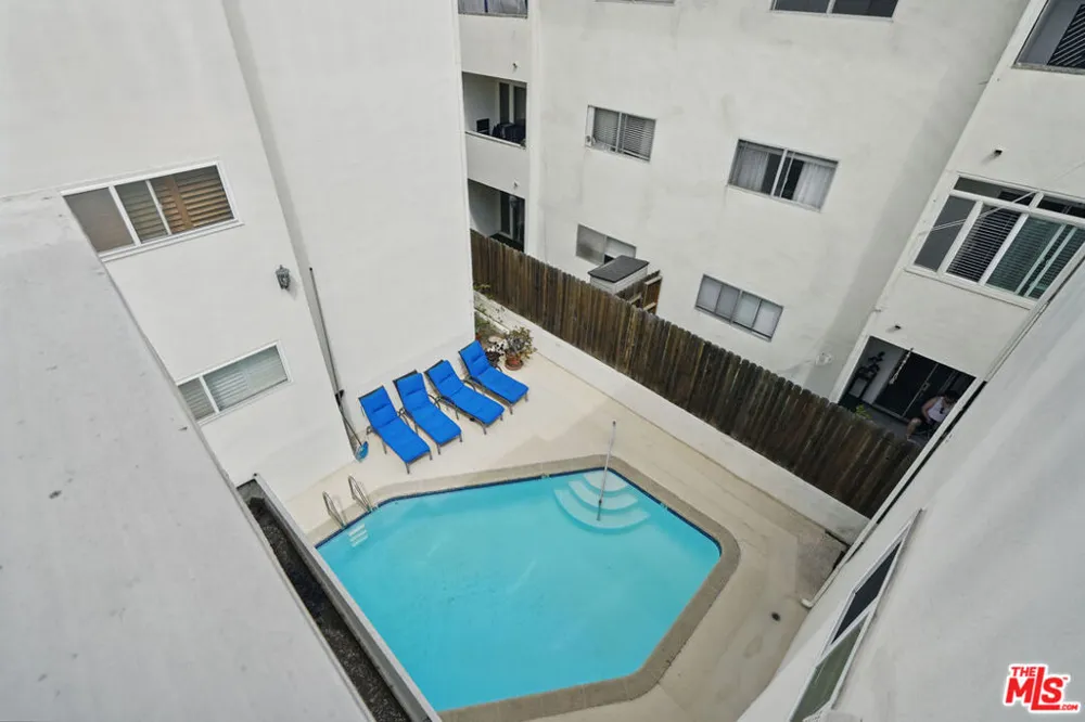 930 3rd Street #303 Santa Monica, CA 90403