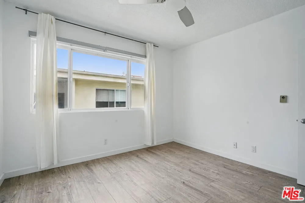 930 3rd Street #303 Santa Monica, CA 90403