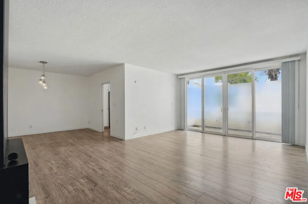 930 3rd Street #303 Santa Monica, CA 90403