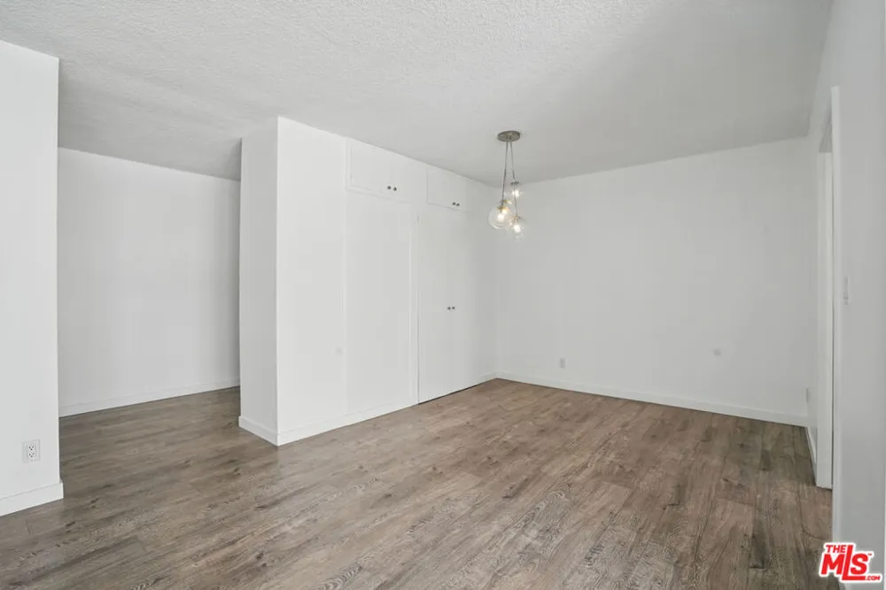 930 3rd Street #303 Santa Monica, CA 90403