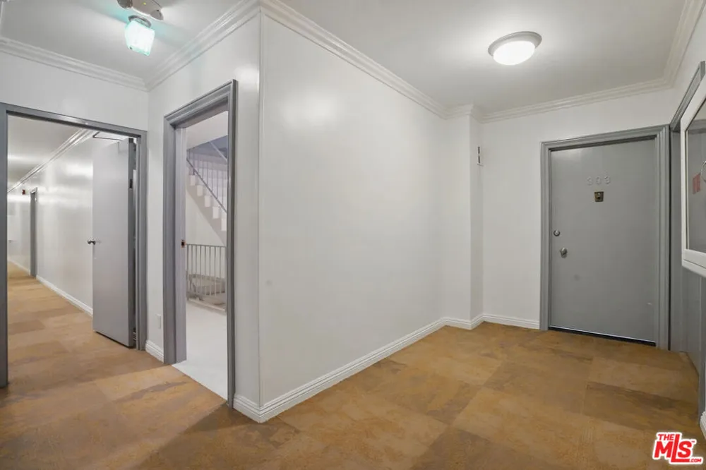 930 3rd Street #303 Santa Monica, CA 90403