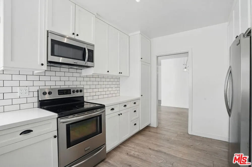 930 3rd Street #303 Santa Monica, CA 90403