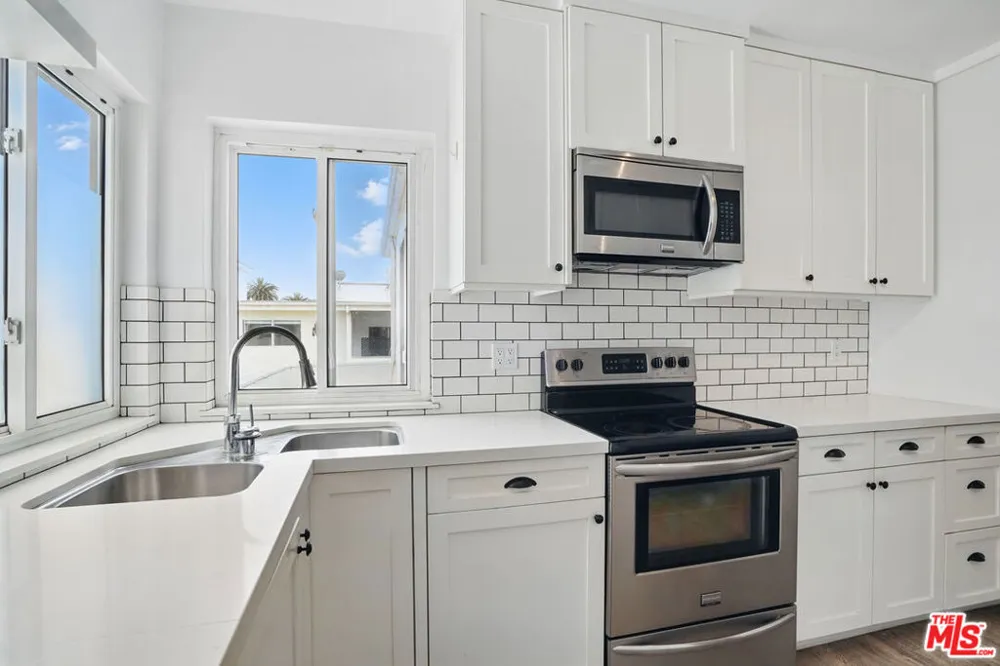 930 3rd Street #303 Santa Monica, CA 90403