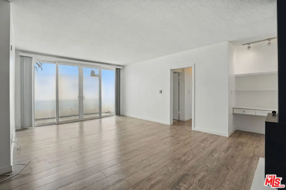 930 3rd Street #303 Santa Monica, CA 90403