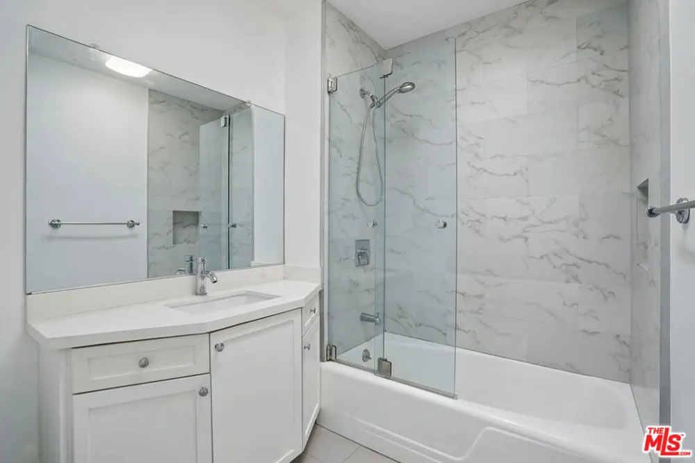 930 3rd Street #303 Santa Monica, CA 90403