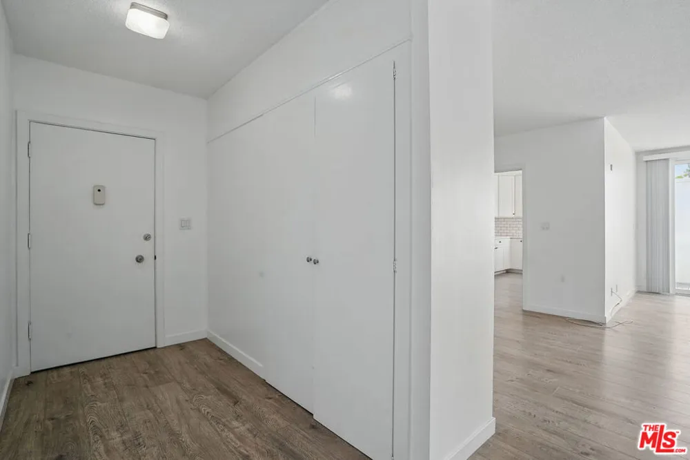 930 3rd Street #303 Santa Monica, CA 90403
