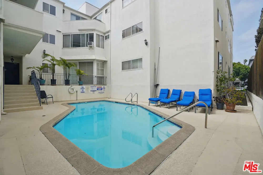 930 3rd Street #303 Santa Monica, CA 90403