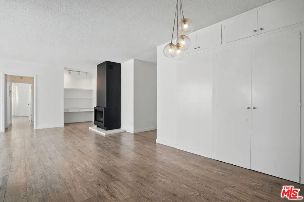 930 3rd Street #303 Santa Monica, CA 90403