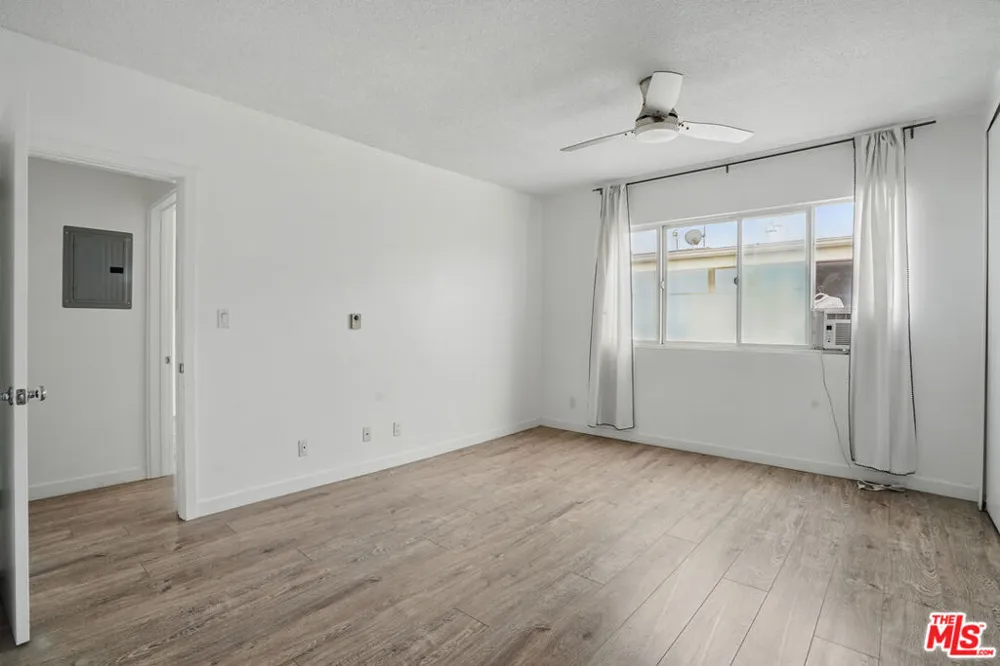 930 3rd Street #303 Santa Monica, CA 90403