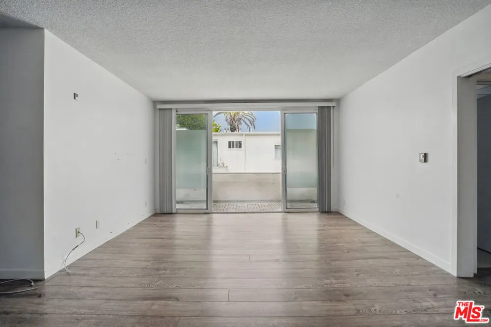 930 3rd Street #303 Santa Monica, CA 90403