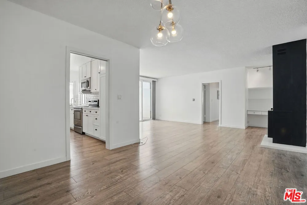 930 3rd Street #303 Santa Monica, CA 90403
