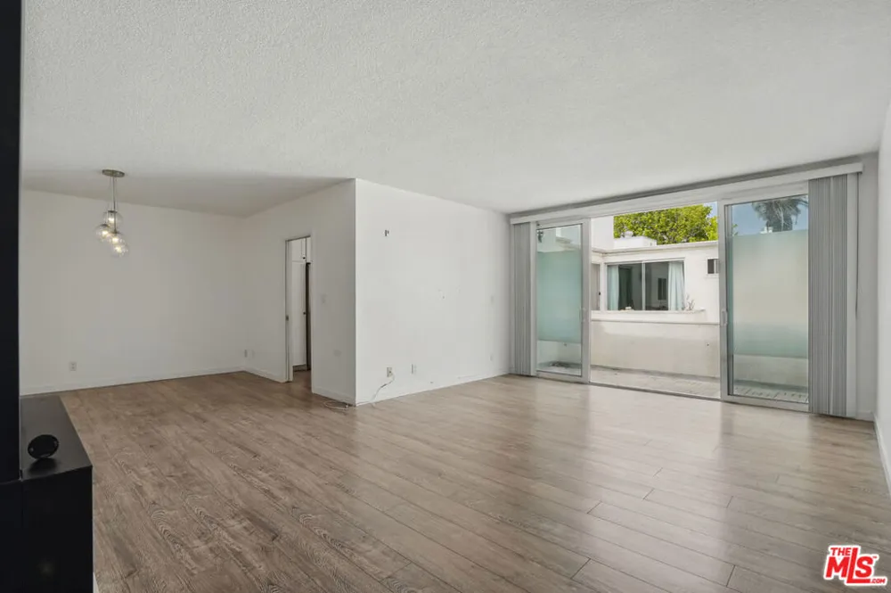 930 3rd Street #303 Santa Monica, CA 90403