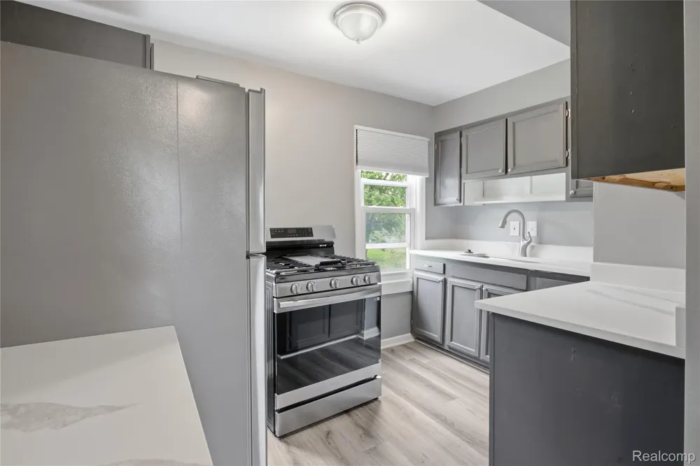 23060 Bernard Street #Upper Unit Taylor City, MI 48180