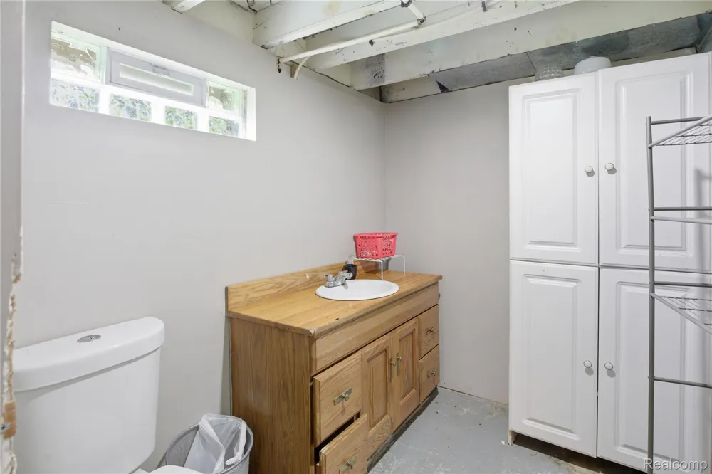 23060 Bernard Street #Upper Unit Taylor City, MI 48180