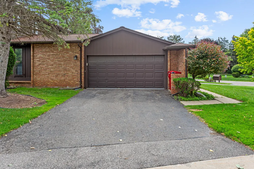 2260 Bordeaux Street West Bloomfield, MI 48323