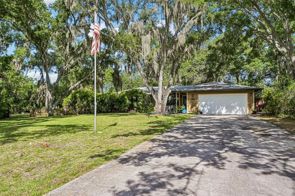 3304 SWAAN LANE Sarasota, FL 34235