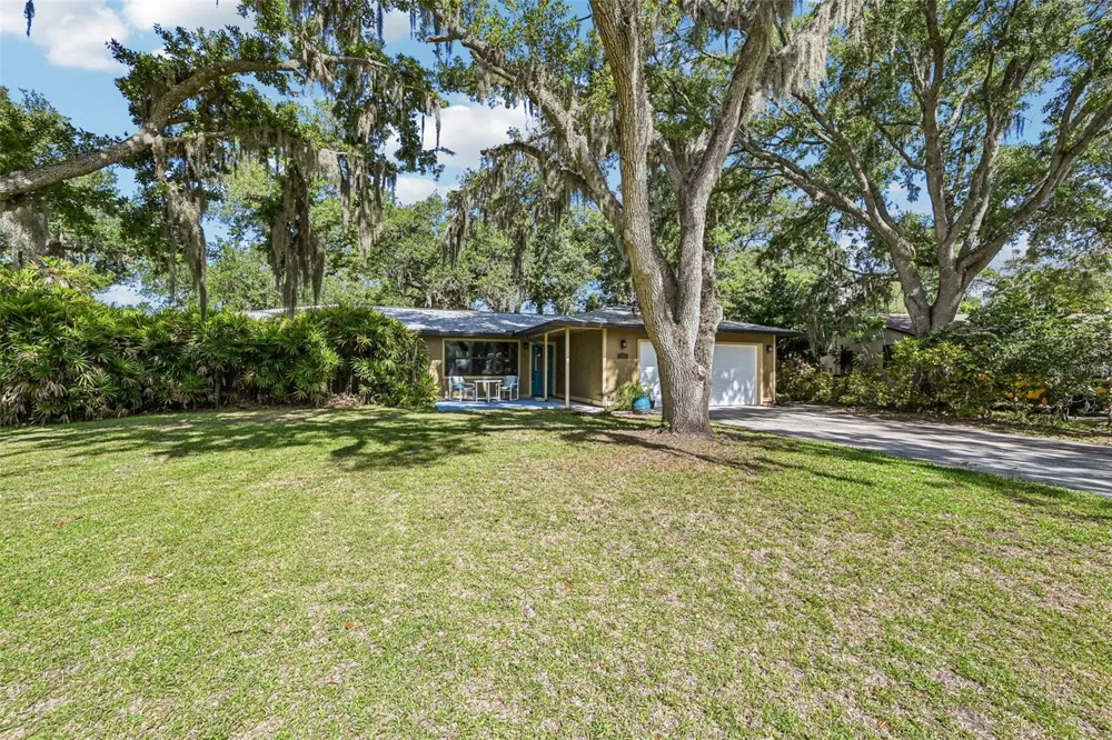 3304 SWAAN LANE Sarasota, FL 34235