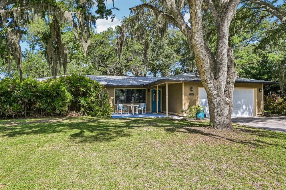 3304 SWAAN LANE Sarasota, FL 34235