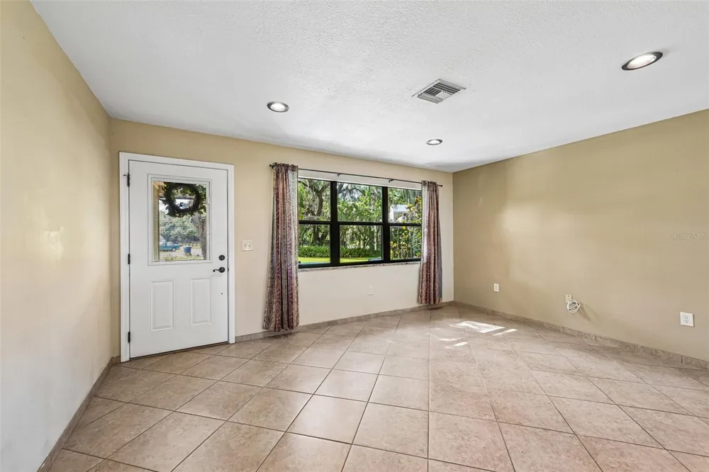 3304 SWAAN LANE Sarasota, FL 34235