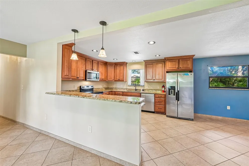 3304 SWAAN LANE Sarasota, FL 34235