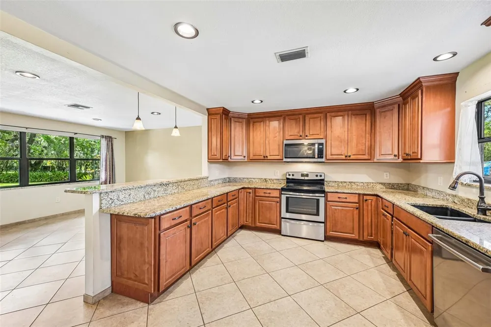 3304 SWAAN LANE Sarasota, FL 34235