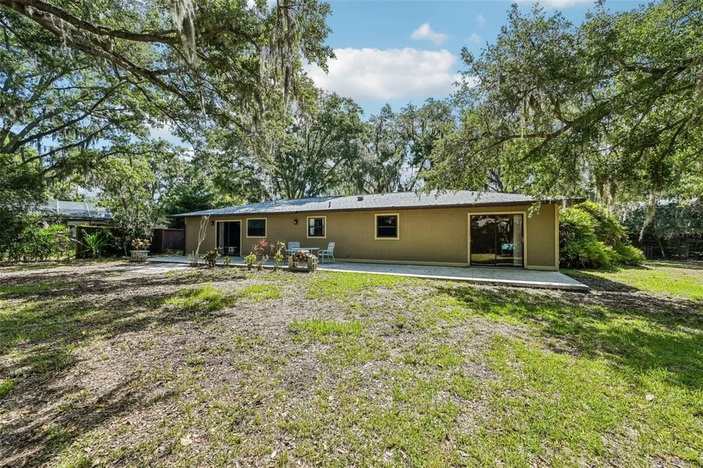 3304 SWAAN LANE Sarasota, FL 34235