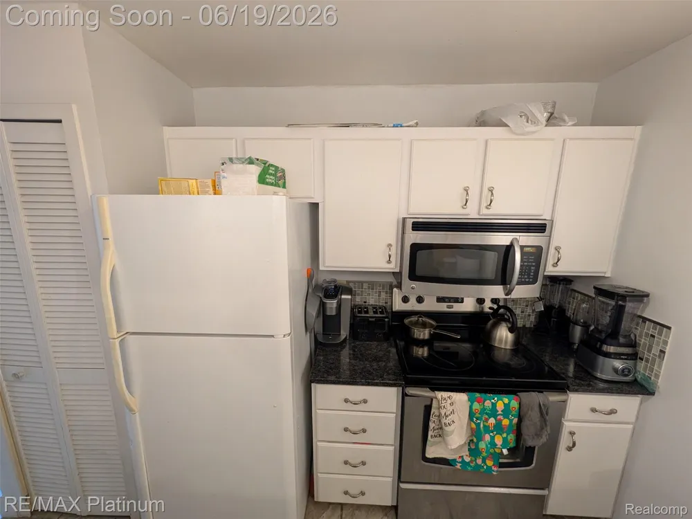 2085 Fox Hollow Drive Meridian Charter Township, MI 48864