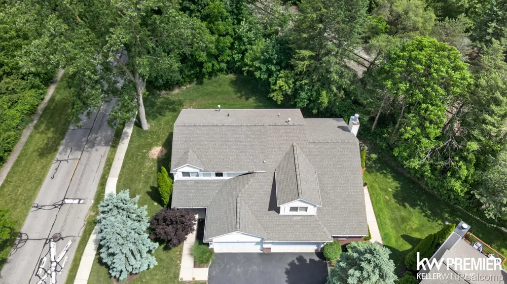 551 Indian Oaks Drive Howell City, MI 48843