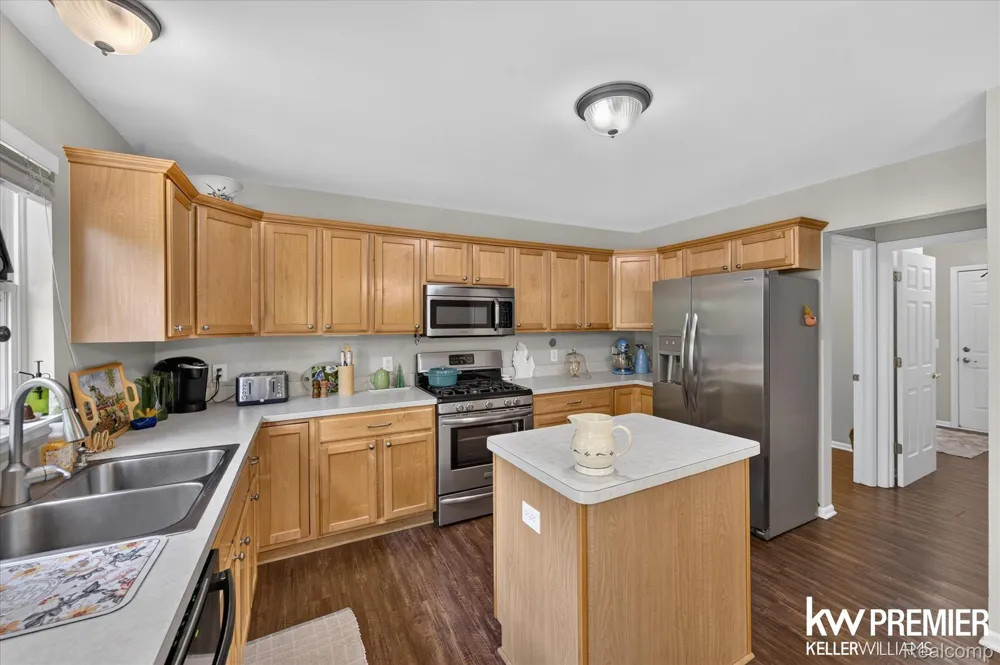551 Indian Oaks Drive Howell City, MI 48843