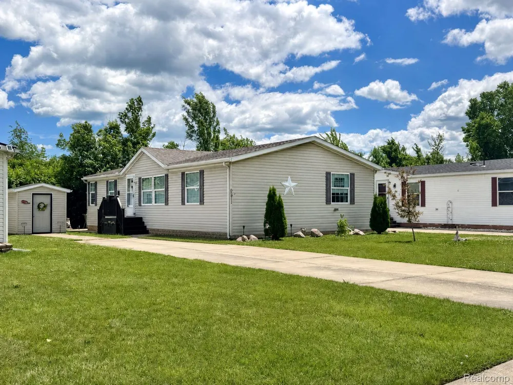 29311 Hidden River Drive Gibraltar City, MI 48173