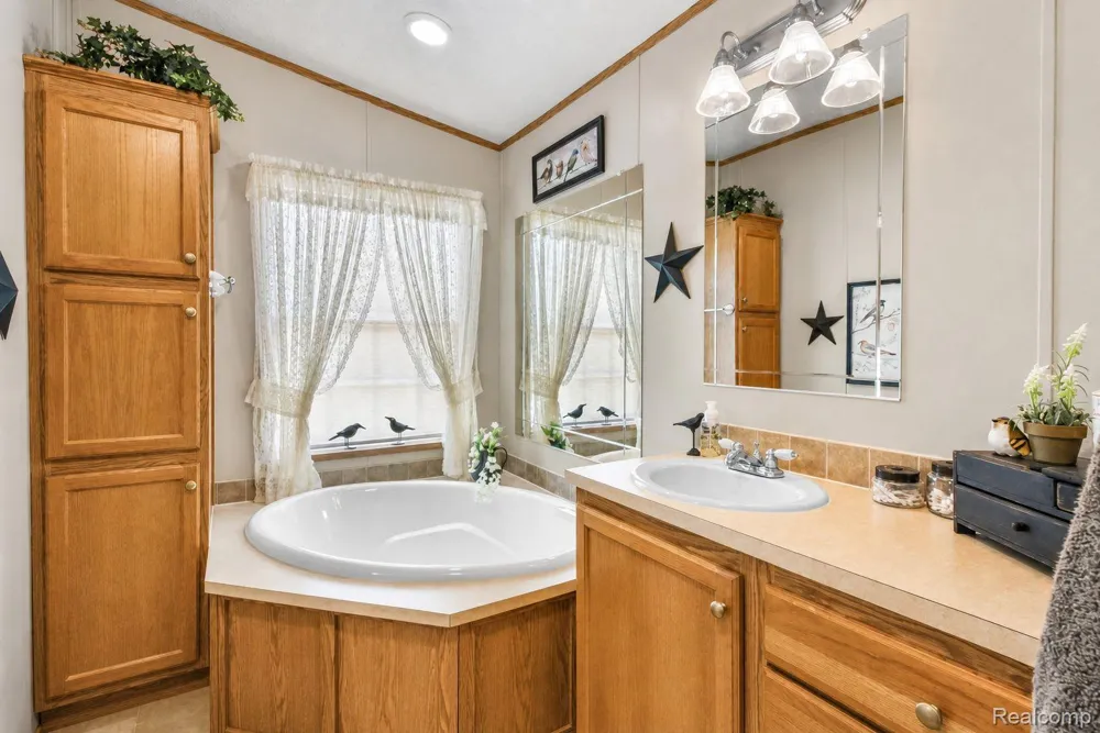 29311 Hidden River Drive Gibraltar City, MI 48173