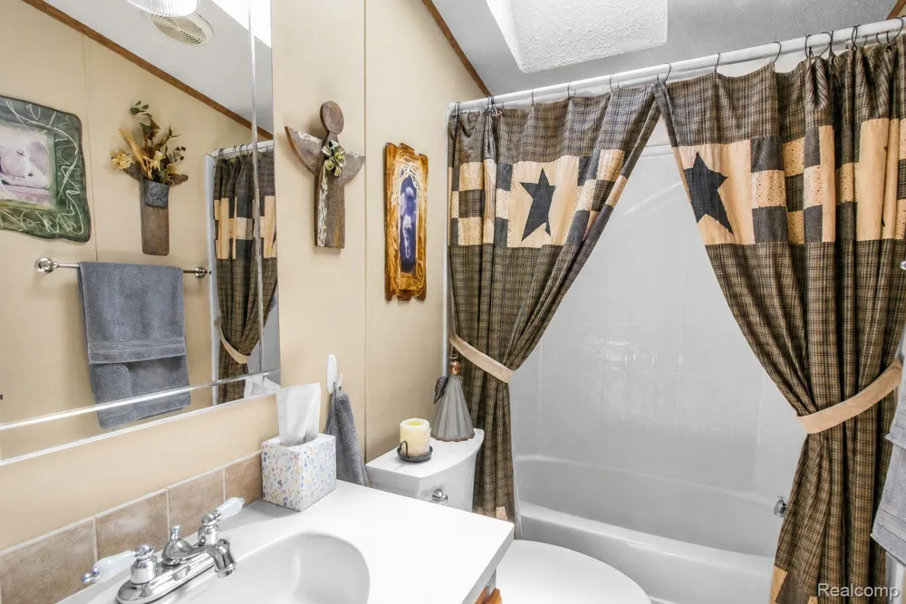 29311 Hidden River Drive Gibraltar City, MI 48173