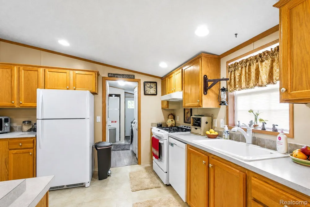 29311 Hidden River Drive Gibraltar City, MI 48173