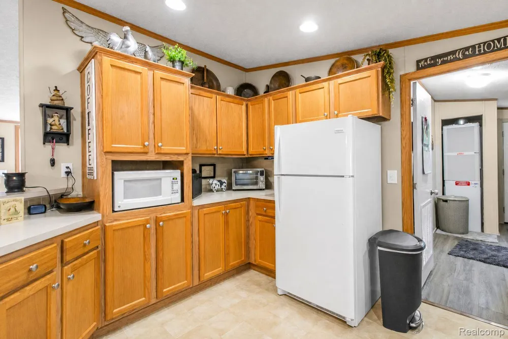 29311 Hidden River Drive Gibraltar City, MI 48173