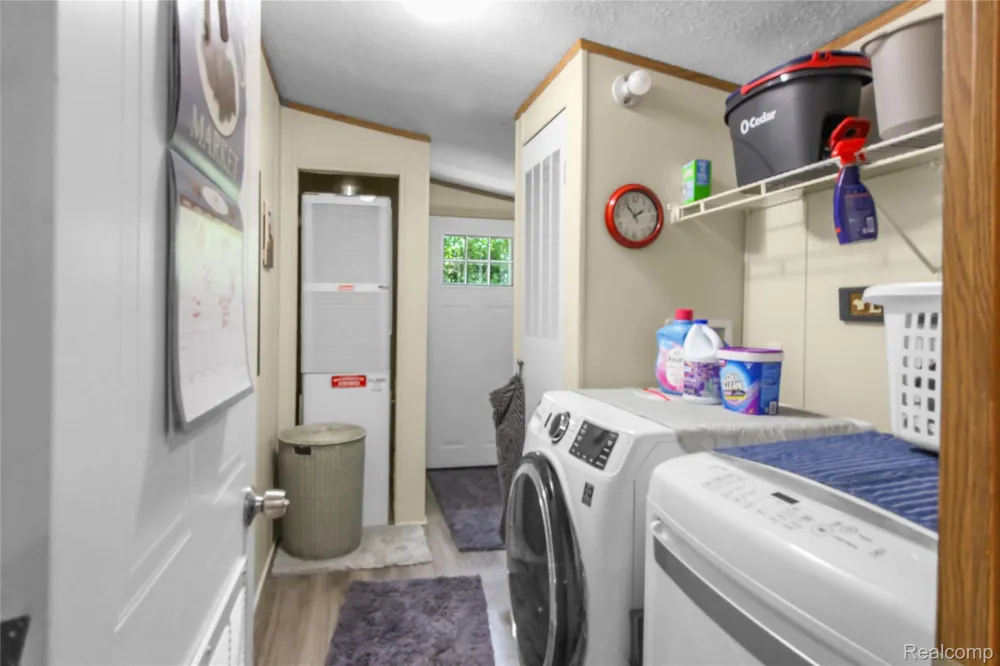 29311 Hidden River Drive Gibraltar City, MI 48173