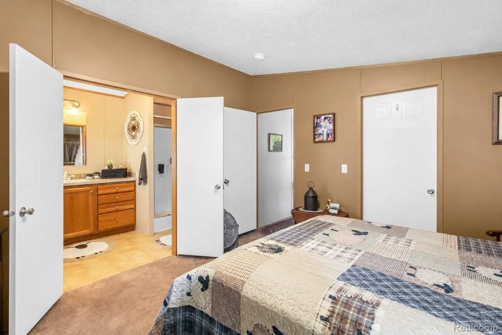 29311 Hidden River Drive Gibraltar City, MI 48173