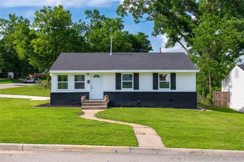 2139 W 46th Place
