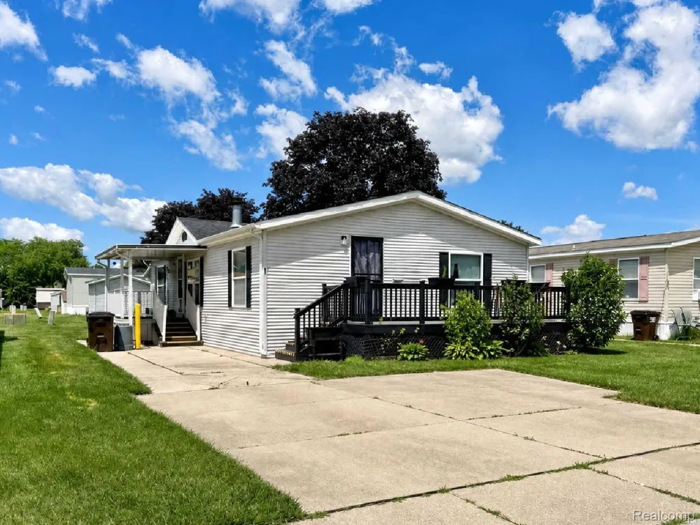 90 Menlo Park Drive Sumpter Township, MI 48111