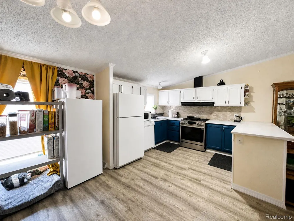 90 Menlo Park Drive Sumpter Township, MI 48111