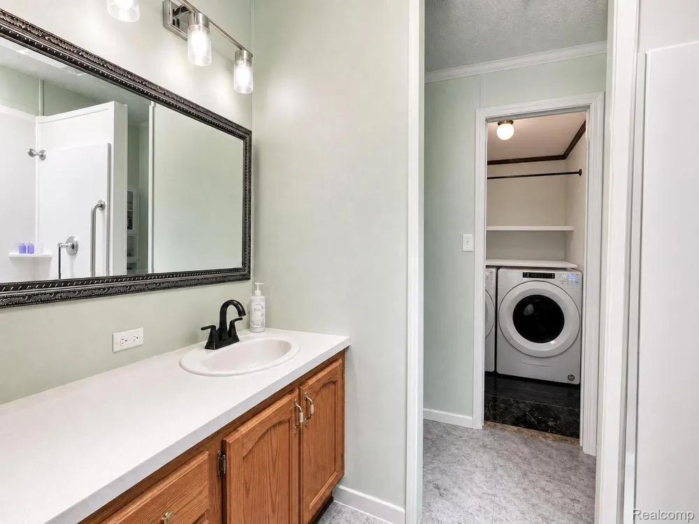90 Menlo Park Drive Sumpter Township, MI 48111