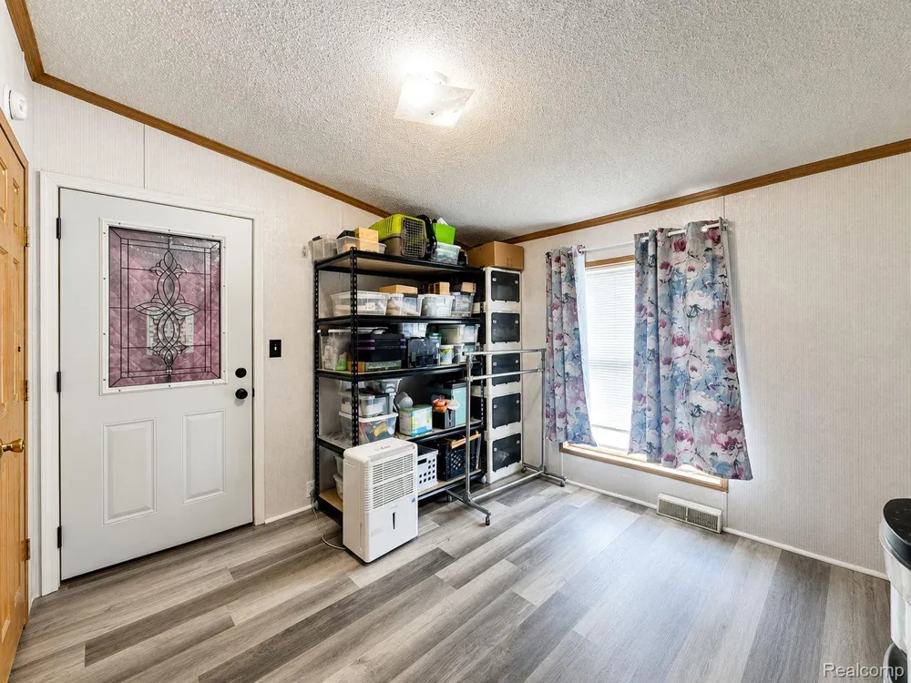 90 Menlo Park Drive Sumpter Township, MI 48111