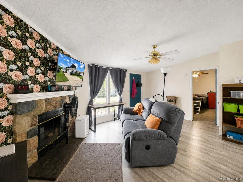 90 Menlo Park Drive Sumpter Township, MI 48111