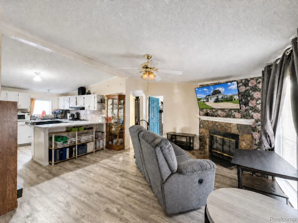 90 Menlo Park Drive Sumpter Township, MI 48111