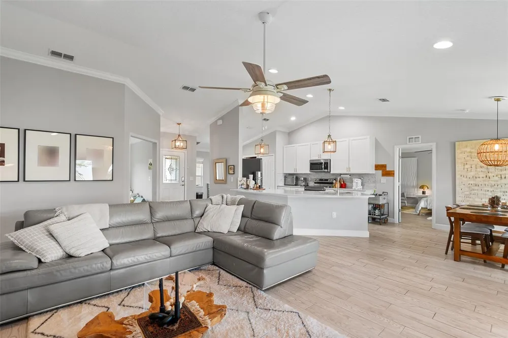 444 LAKE VIEW WAY Auburndale, FL 33823