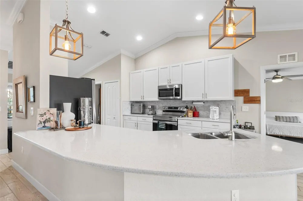 444 LAKE VIEW WAY Auburndale, FL 33823